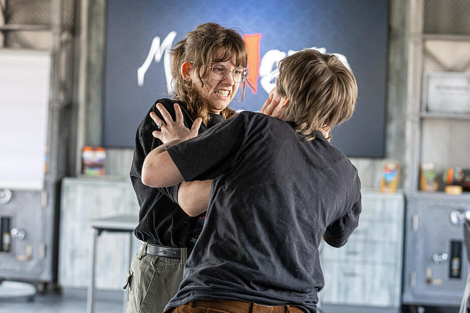 „Der Schrei ging echt schön durch Mark und Bein“, lautet ein Urteil beim Grusel-Casting für die Schaurigen Altweibernächte in Tripsdrill. „Der Schrei ging echt schön durch Mark und Bein“, lautet ein Urteil beim Grusel-Casting für die Schaurigen Altweibernächte in Tripsdrill.