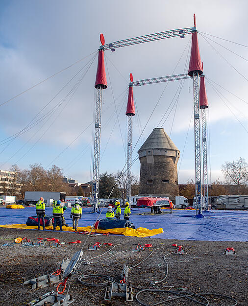 Ein modernes Zirkuszelt mit traditioneller Atmosphäre entsteht auf der Heilbronner Theresienwiese.