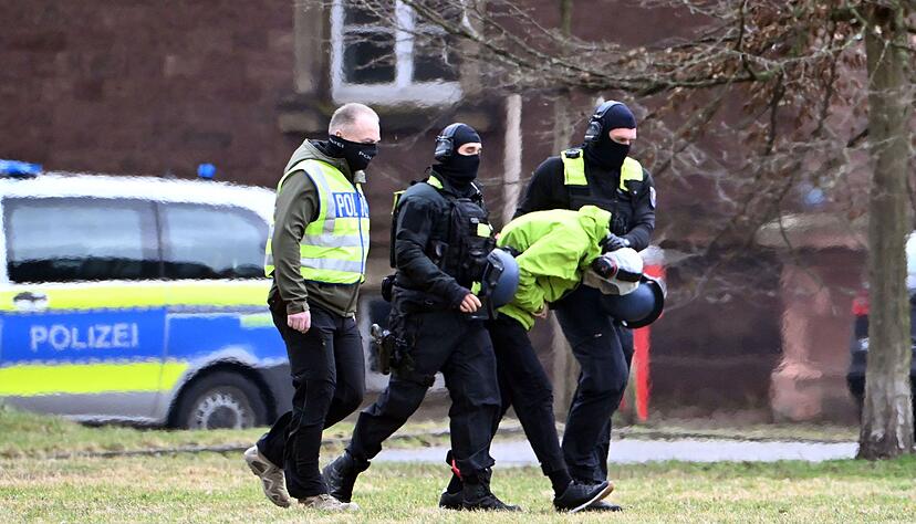 Eine Woche nach der Tat lie&szlig; die Bundesanwaltschaft den Tatverd&auml;chtigen in Karlsruhe vorf&uuml;hren. (Archivbild)