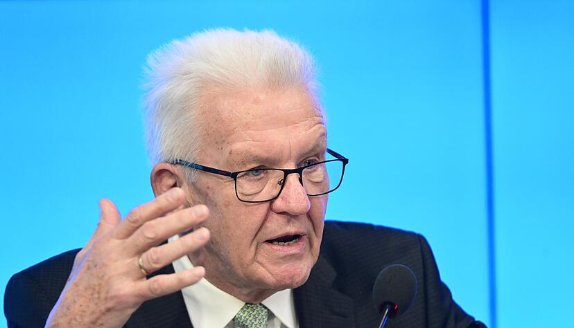 Winfried Kretschmann (Bündnis 90/Die Grünen) bei der Landespressekonferenz am 15.11.2022. Winfried Kretschmann (Bündnis 90/Die Grünen) bei der Landespressekonferenz am 15.11.2022.