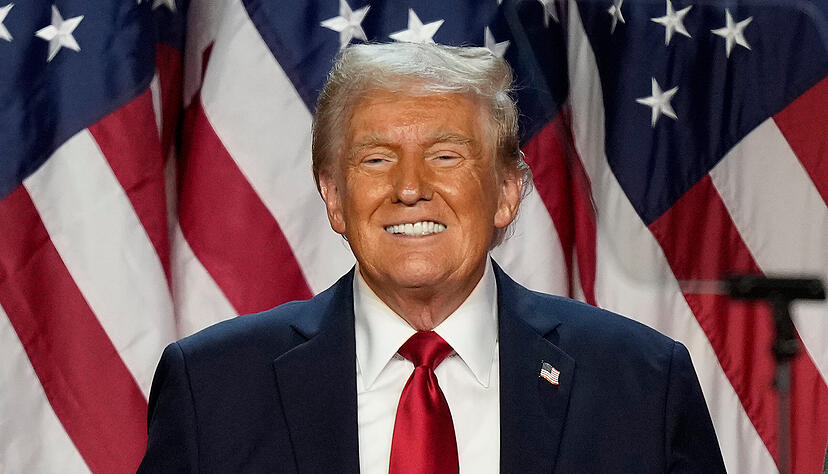 Der republikanische Präsidentschaftskandidat und ehemalige Präsident Donald Trump hat sich bereits zum Wahlsieger erklärt.