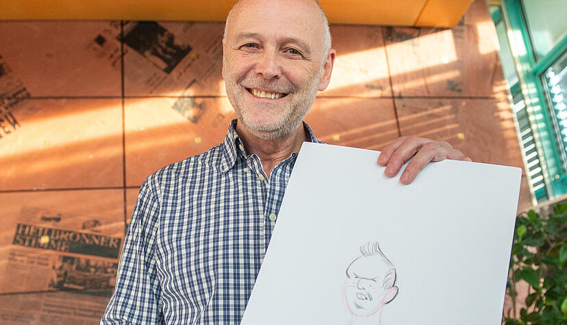 Beide sind bekannt: Christoph H&auml;rringer zeigt Bundestrainer Julian Nagelsmann.