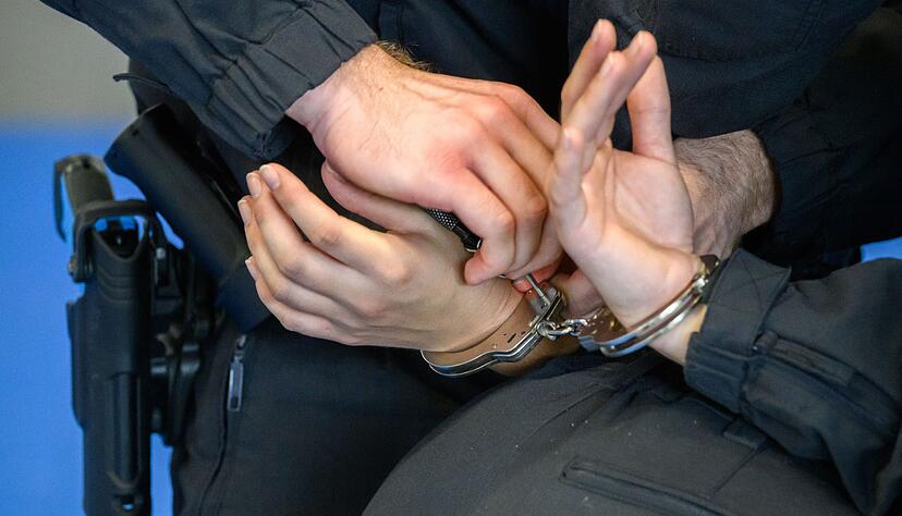 Bei zwei bundesweiten Online-Befragungen gaben jeweils mehr als 40.000 Polizistinnen und Polizisten Auskunft. (Symbolfoto)