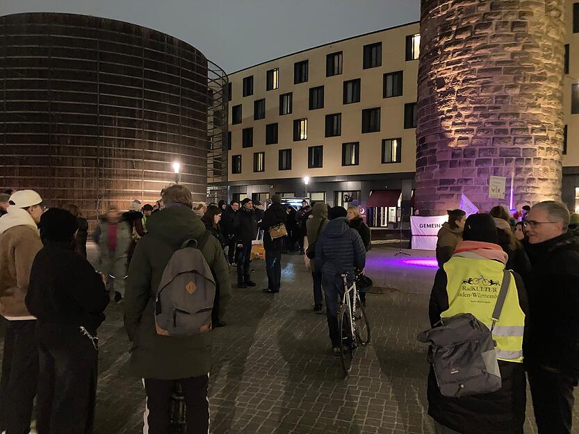 Am Heilbronner Bollwerksturm wird die Erinnerung an die Bombennacht mit einem klaren Nein zu Faschismus verbunden.