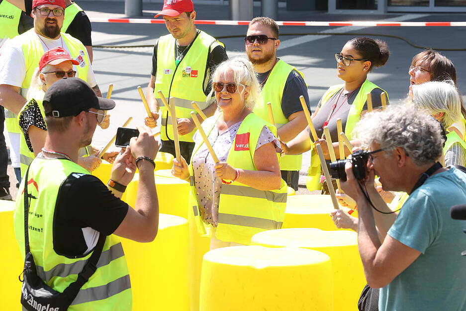 Verdi-Streik vor Kaufland-Zentrale in Neckarsulm