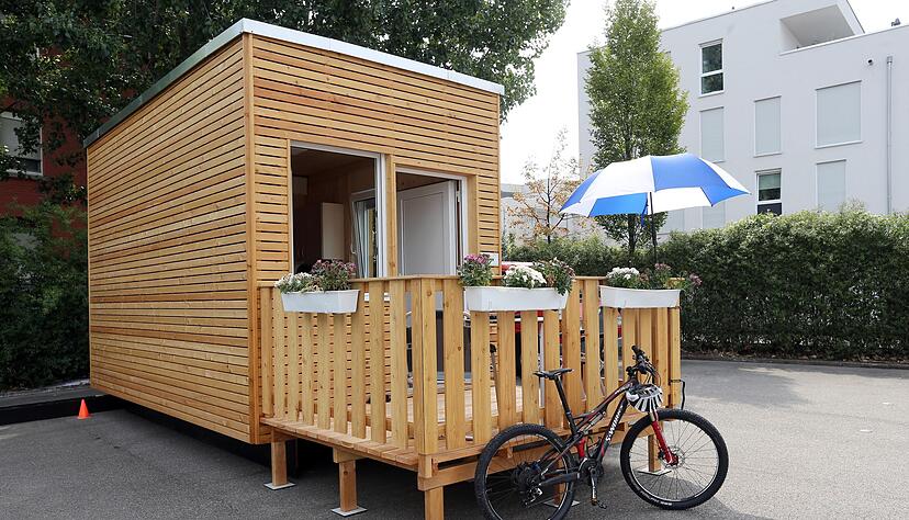 Von wegen hässlich: Die Holzverkleidung macht den Container in der Happelstraße 43 auch von außen wohnlich. Von wegen hässlich: Die Holzverkleidung macht den Container in der Happelstraße 43 auch von außen wohnlich.