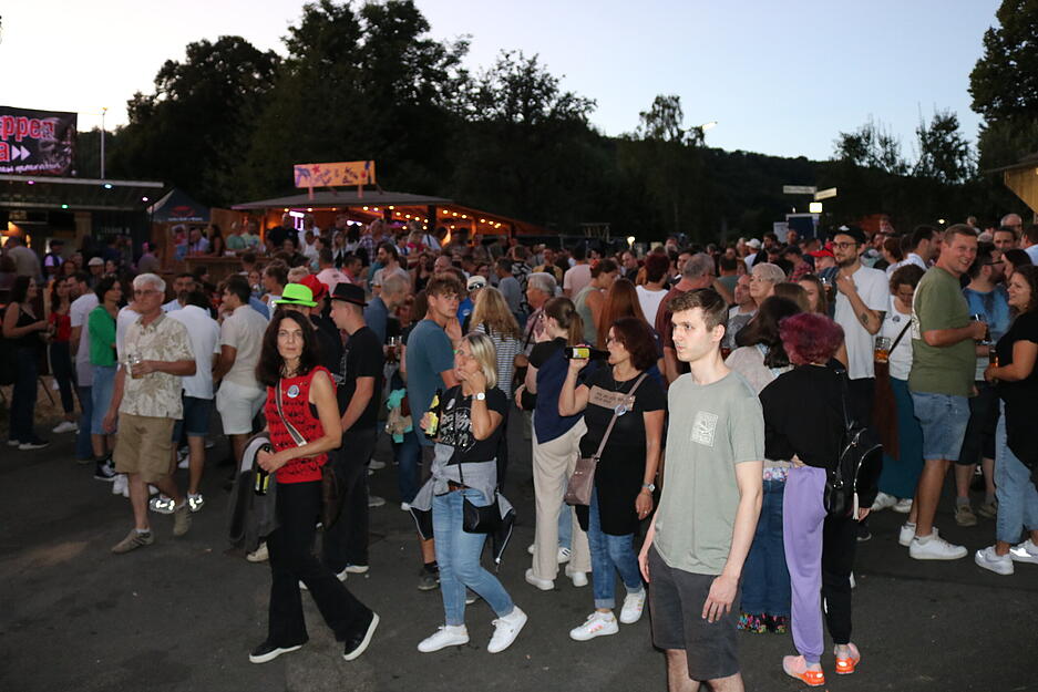 Gute Stimmung beim Eberbacher Gassenfest – so schön war der Samstag