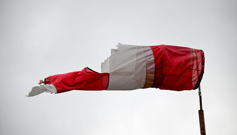 St&uuml;rmische B&ouml;en haben f&uuml;r Sch&auml;den gesorgt.