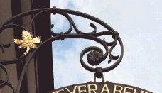Eines der bekanntesten Wirtshausschilder der Region: „Feyerabend“ in Bad Wimpfen. Eines der bekanntesten Wirtshausschilder der Region: „Feyerabend“ in Bad Wimpfen.