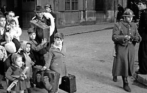 Deportation in Marseille 1943. Karl Epting forderte 1940 von französischen Schulen, Listen mit Namen jüdischer Schüler zu erstellen, damit diese aussortiert und gen Osten, also ins KZ geschickt werden können.