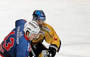 Noch kein HEC-Sieg im Duell Falken gegen Füchse.
Fotos: Veigel, Schmerbeck Noch kein HEC-Sieg im Duell Falken gegen Füchse.
Fotos: Veigel, Schmerbeck