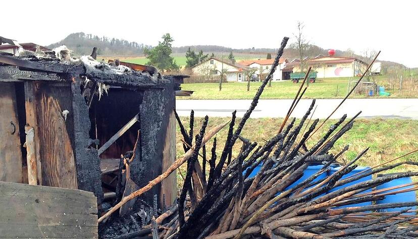 H&uuml;tten in Erlenbach und Neckarsulm brannten am Montag.Fotos: K&uuml;mmerle