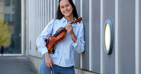 &bdquo;Man ist niemals fertig, sondern findet immer noch Dinge, die man herausholen kann aus einem St&uuml;ck&ldquo;: Urspr&uuml;nglich wollte Sofia Schutte Cello lernen, ihre Mutter &uuml;berzeugte die heute 28-J&auml;hrige von der Geige.