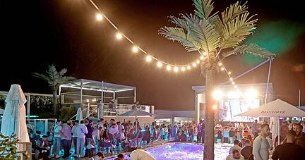 Hei&szlig;e Beats: Neben einer Tanzfl&auml;che im Au&szlig;enbereich gibt es die Diskothek drinnen im Malinki-Club.