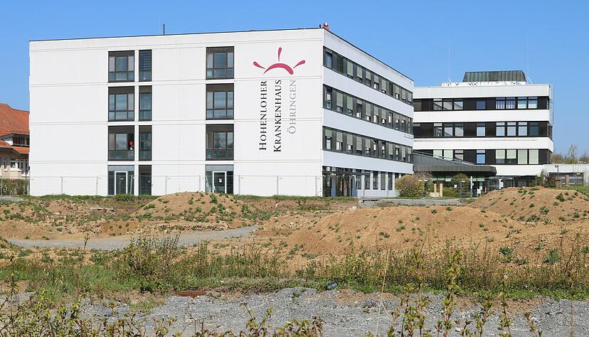 Im Hohenloher Krankenhaus Öhringen mussten bis dato noch keine Operationen verschoben werden. Doch die Stimmung in der Belegschaft ist angespannt, die Zahl der Corona-Patienten steigt weiter.
Foto: Reichert