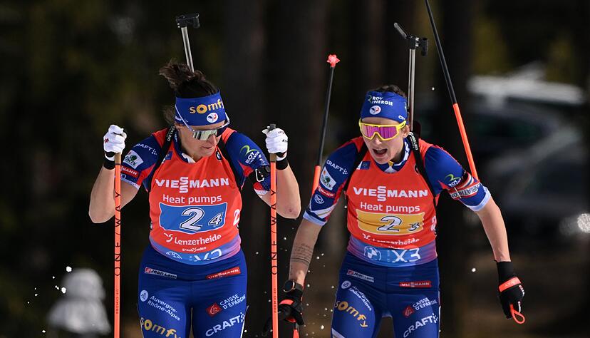 Julia Simon (l) streitet die Vorwürfe von Justine Braisaz-Bouchet (r) nicht mehr ab. (Archivbild) Julia Simon (l) streitet die Vorwürfe von Justine Braisaz-Bouchet (r) nicht mehr ab. (Archivbild)