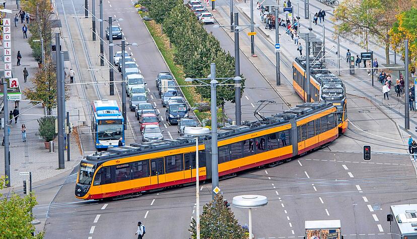 Das Mobilitätskonzept der Stadt formuliert Ziele, wie wichtig die einzelnen Verkehrsmittel in Zukunft sein sollen. Das Auto wird dabei weiter eine wichtige Rolle spielen.
Foto: Archiv/Berger Das Mobilitätskonzept der Stadt formuliert Ziele, wie wichtig die einzelnen Verkehrsmittel in Zukunft sein sollen. Das Auto wird dabei weiter eine wichtige Rolle spielen.
Foto: Archiv/Berger