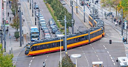 Das Mobilitätskonzept der Stadt formuliert Ziele, wie wichtig die einzelnen Verkehrsmittel in Zukunft sein sollen. Das Auto wird dabei weiter eine wichtige Rolle spielen.
Foto: Archiv/Berger Das Mobilitätskonzept der Stadt formuliert Ziele, wie wichtig die einzelnen Verkehrsmittel in Zukunft sein sollen. Das Auto wird dabei weiter eine wichtige Rolle spielen.
Foto: Archiv/Berger