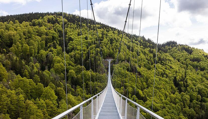 Die Brücke lockt jährlich Zehntausende Besucher. Die Brücke lockt jährlich Zehntausende Besucher.
