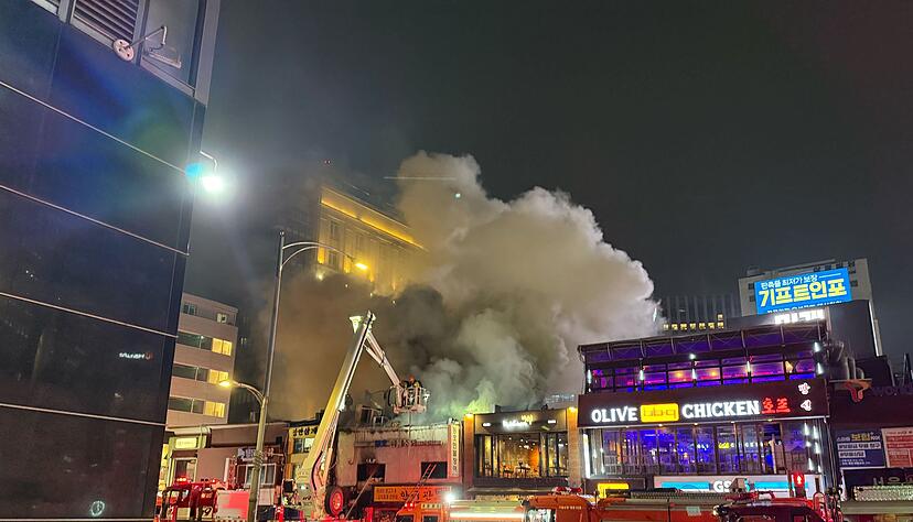 Bislang gibt es noch keine best&auml;tigten Informationen &uuml;ber m&ouml;gliche Opfer des Brandes.