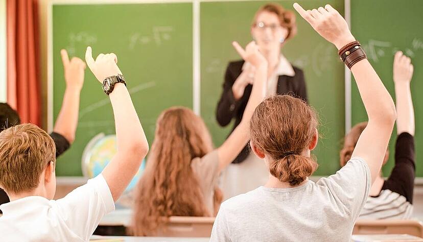 Bundesbildungsministerin Karin Prien h&auml;lt eine Quote an Sch&uuml;lern mit Migrationshintergrund an Schulen f&uuml;r denkbar.