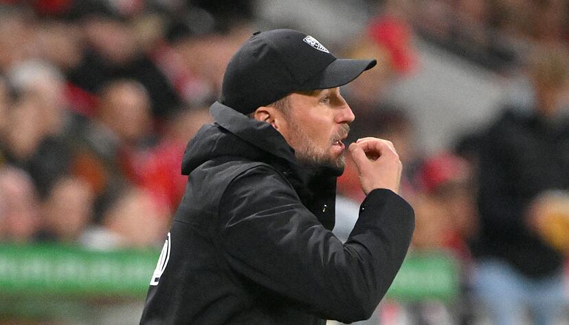 VfB-Trainer Sebastian Hoeneß hält viel von Verteidiger Ramon Hendriks.