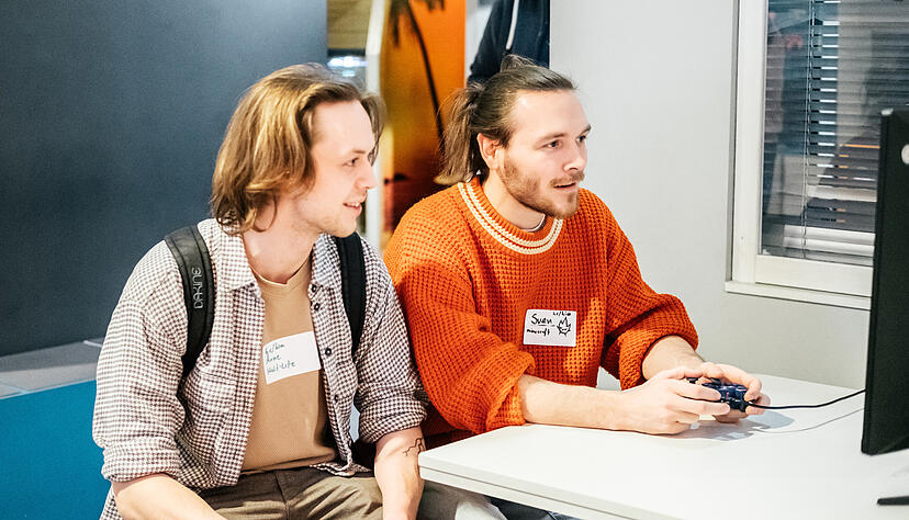 Arne J&uuml;rgens (links) und Sven Mehlhorn haben sich &uuml;ber ihre Leidenschaft f&uuml;r Videospiele kennengelernt.
