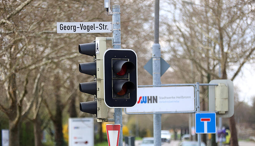 Die Georg-Vogel-Straße liegt an der Neckartalstraße. Georg Vogel (1902–1992) war schon 1933 SS-Mitglied. Dennoch wirkte er nach dem Krieg bis 1949 als Amtsrichter und später bis 1968 als Botschafter. Die Georg-Vogel-Straße liegt an der Neckartalstraße. Georg Vogel (1902–1992) war schon 1933 SS-Mitglied. Dennoch wirkte er nach dem Krieg bis 1949 als Amtsrichter und später bis 1968 als Botschafter.