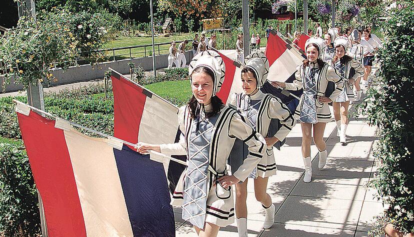 Heilbronner Majoretten 2003 beim Nordheimer Blumensommer.