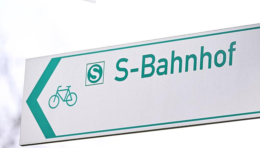 Reisende im S-Bahn-Verkehr brauchen Geduld. (Symbolbild)