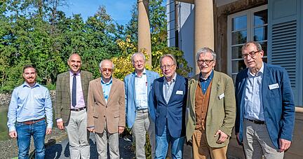 Männergesellschaft: Aus unterschiedlichen Perspektiven blicken Lucas Muth (links), Professor Sikander Singh, Professor Gunter E. Grimm, Erhard Jöst, Professor Peter Sprengel, Literaturhausleiter Anton Knittel und Peter Wanner bei der Tagung in ihren Vorträgen auf Ludwig Pfau und sein Wirken.
Foto: Mario Berger