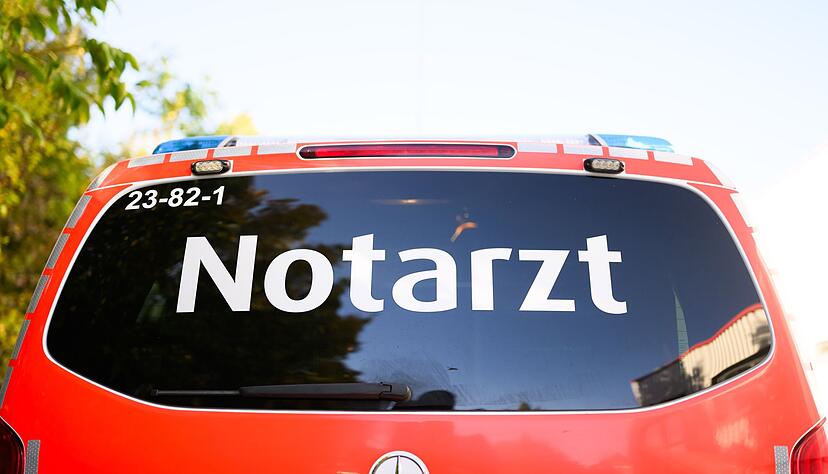 Ein Arbeiter hat sich bei einem Sturz in Ravensburg schwer verletzt. (Symbolbild)