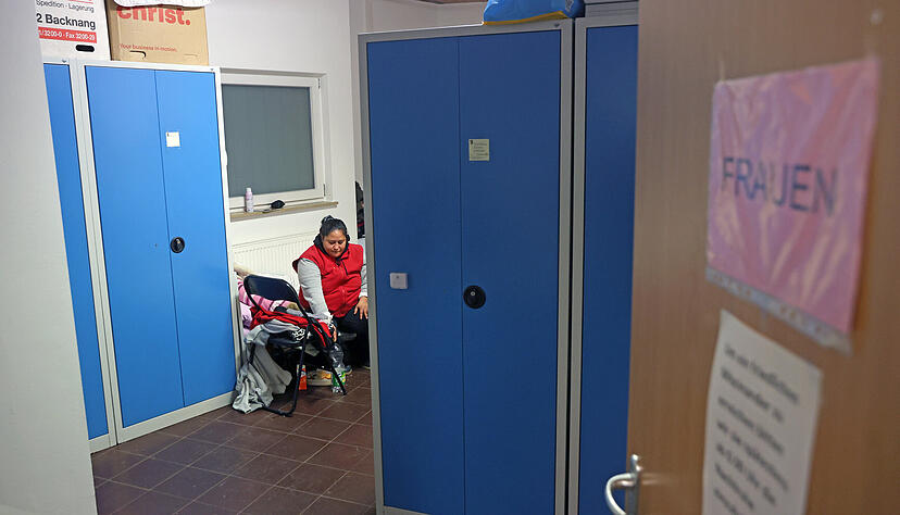 Im Freibad Neckarhalde ist jeden Winter fünf Monate lang der Erfrierungsschutz für Obdachlose beheimatet. Im Freibad Neckarhalde ist jeden Winter fünf Monate lang der Erfrierungsschutz für Obdachlose beheimatet.