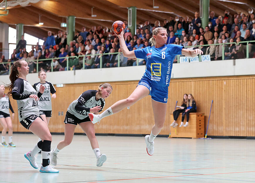 Handball Oberliga Damen TSV Bönnigheim - TSV Birkenau, Jasmina Welz beim Wurf
