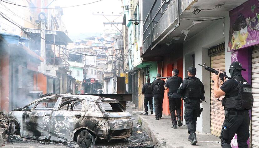 Polizisten und Kriminelle lieferten sich stundenlange Gefechte.