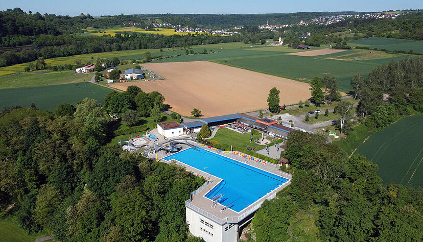 Das Neudenauer Freibad liegt herrlich ruhig.