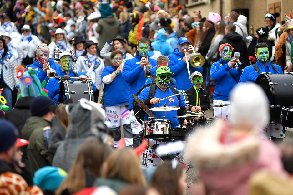 Die Menschen erleben einen der gr&ouml;&szlig;ten Umz&uuml;ge im Unterland.