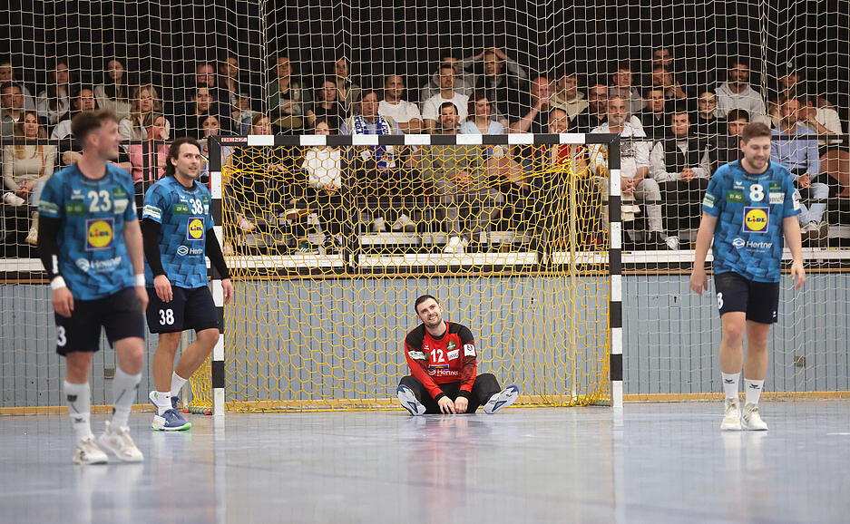 3. Handball Bundesliga TSB Heilbronn Horkheim – Rhein-Neckar Löwen 2, Torhüter Julian Malek am Boden.