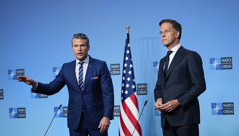 Will, dass die Europäer US-Waffenlieferungen für die Ukraine bezahlen: US-Verteidigungsminister Pete Hegseth (l), hier mit Nato-Generalsekretär Mark Rutte. Will, dass die Europäer US-Waffenlieferungen für die Ukraine bezahlen: US-Verteidigungsminister Pete Hegseth (l), hier mit Nato-Generalsekretär Mark Rutte.