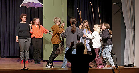 Seit Mai laufen die Proben in Weinsberg für "Die kleine Hexe" nach dem Kinderbuchklassiker von Otfried Preußler. Seit Mai laufen die Proben in Weinsberg für "Die kleine Hexe" nach dem Kinderbuchklassiker von Otfried Preußler.