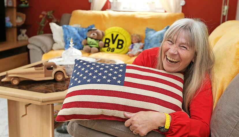 Eine Wohnung ist für sie nur ein Ort. Wichtiger ist für Barbara Poschmann, womit man sein Leben füllt: mit Reisen, mit Freunden, mit der Familie, mit ihrem Lieblingsverein, dem BVB. Foto: Andreas Veigel Eine Wohnung ist für sie nur ein Ort. Wichtiger ist für Barbara Poschmann, womit man sein Leben füllt: mit Reisen, mit Freunden, mit der Familie, mit ihrem Lieblingsverein, dem BVB. Foto: Andreas Veigel
