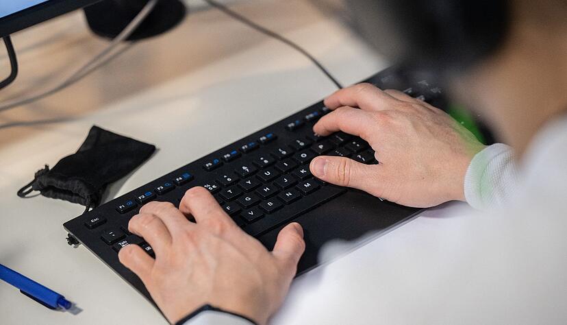 B&uuml;rokratie, steigende Lohnkosten und der Fachkr&auml;ftemangel bereiten jungen Unternehmern in Deutschland Sorgen.