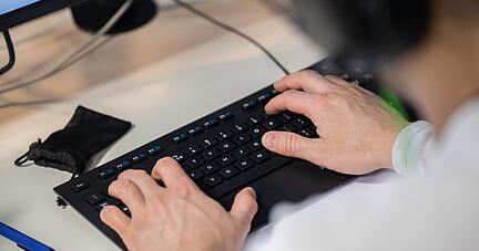 B&uuml;rokratie, steigende Lohnkosten und der Fachkr&auml;ftemangel bereiten jungen Unternehmern in Deutschland Sorgen.