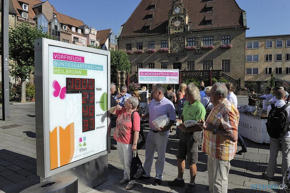 Juli 2016: Genau 1000 Tage, 23 Stunden, 53 Minuten und 20 Sekunden vor Er&ouml;ffnung der Bundesgartenschau 2019 wird auf dem Heilbronner Marktplatz eine Buga-Countdown-Uhr enth&uuml;llt.