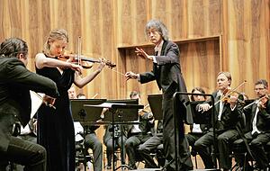 Dirigent Kent Nagano und die Violinistin Veronika Eberle sind im Oktober zu Gast bei den Würth-Philharmonikern.
Foto: Würth/Arslan Dirigent Kent Nagano und die Violinistin Veronika Eberle sind im Oktober zu Gast bei den Würth-Philharmonikern.
Foto: Würth/Arslan