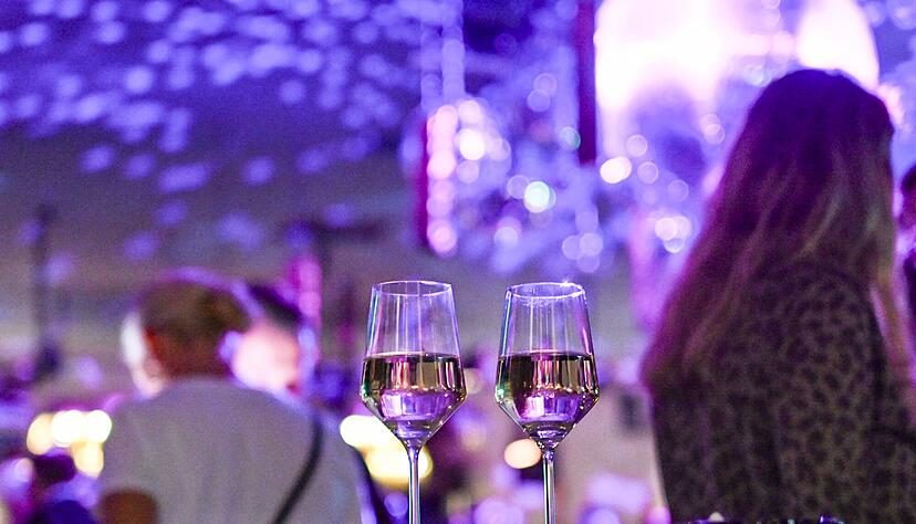 Besser nicht unbeaufsichtigt stehen lassen: Getränke in einem Nachtclub.