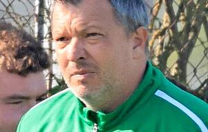 Zweiflingens Trainer Dirk &Ouml;sterlein will den Abstieg vermeiden. 
Fotos: Schmerbeck