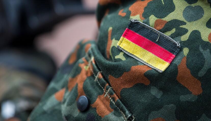 Soldaten der Bundeswehr sollen in Schwaben ein Ferienprogramm für Kinder anbieten. Die GEW hält davon nichts. (Symbolbild) Soldaten der Bundeswehr sollen in Schwaben ein Ferienprogramm für Kinder anbieten. Die GEW hält davon nichts. (Symbolbild)