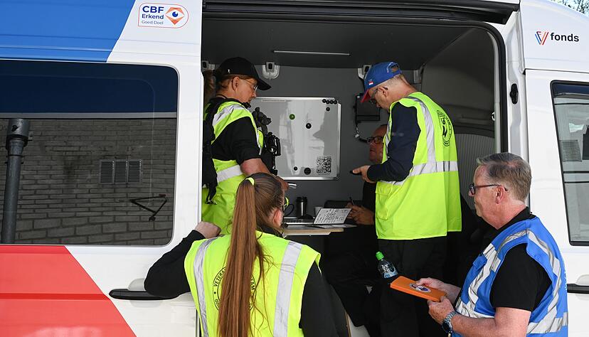 Die Polizei sucht mit einem Gro&szlig;aufgebot nach den Geschwistern.