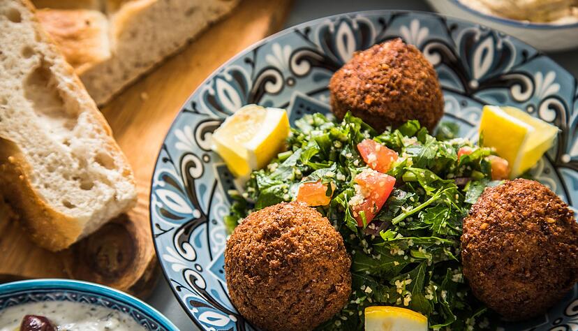 Ein wichtiger Baustein, um einen weiteren Schlaganfall zu verhindern: Anpassungen im Lebensstil - so etwa der Umstieg auf mediterrane Kost.